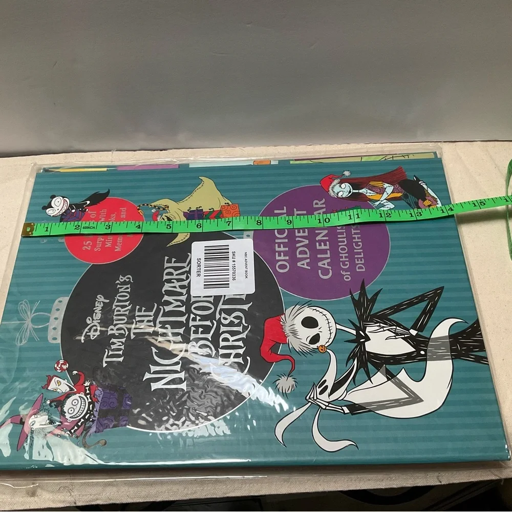 Nightmare Before Christmas: Advent Calendar: Ghoulish Delights & Binder